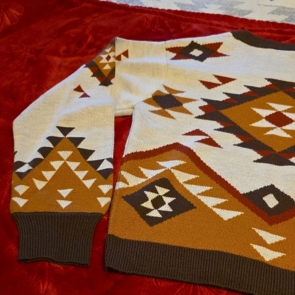 Geometric Patterned Sweater - Picture 6 of 7